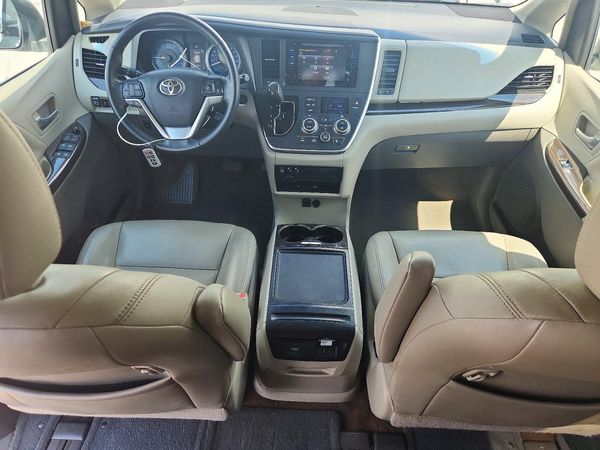 2017 TOYOTA SIENNA