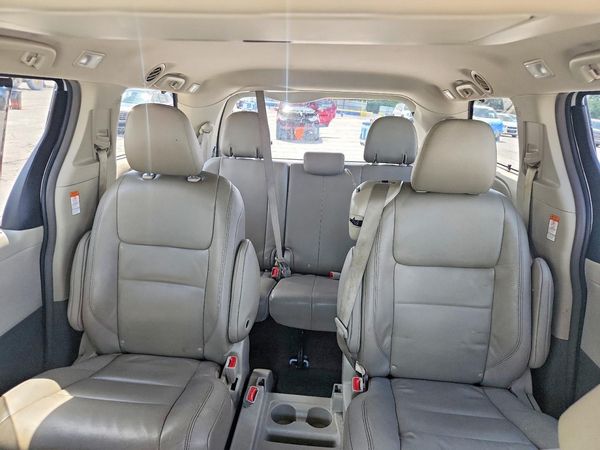 2017 TOYOTA SIENNA