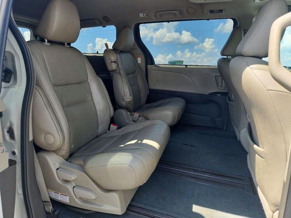 2017 TOYOTA SIENNA