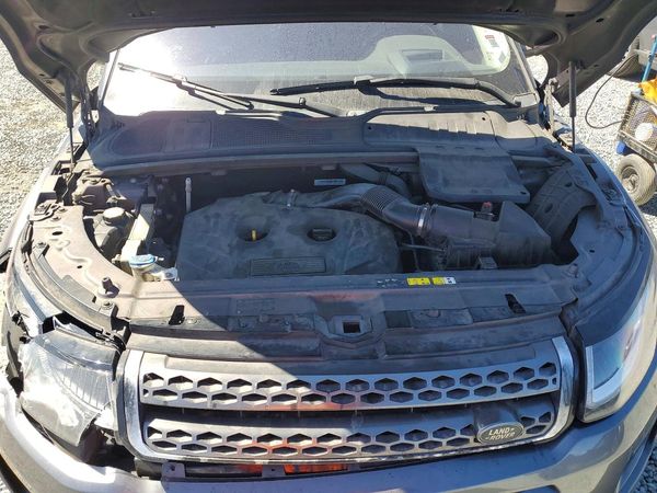 2016 LAND ROVER RANGEROVER HSE — Engine bay