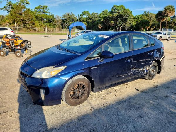 2015 TOYOTA PRIUS — DSFA — Front 3/4