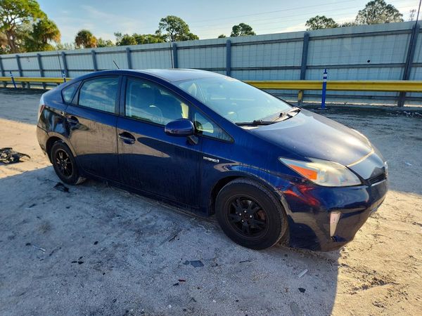 2015 TOYOTA PRIUS — Passenger 3/4