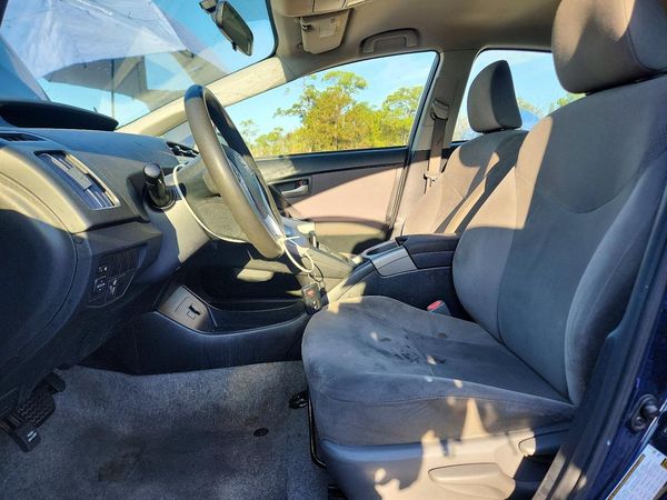 2015 TOYOTA PRIUS — DENT