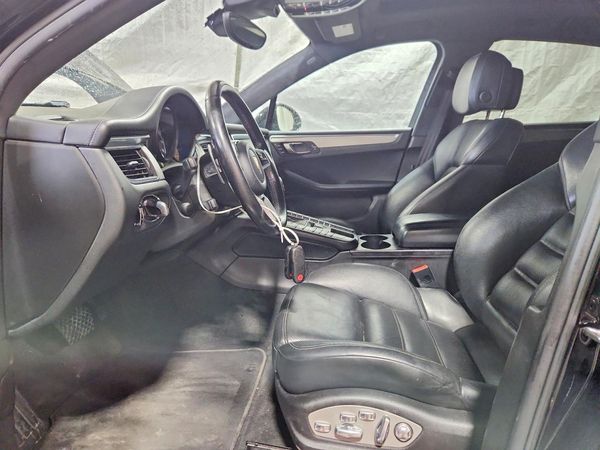 2017 PORSCHE MACAN