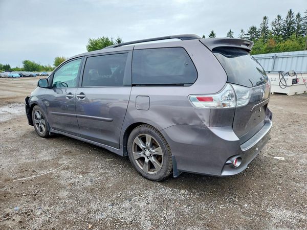 2017 TOYOTA SIENNA