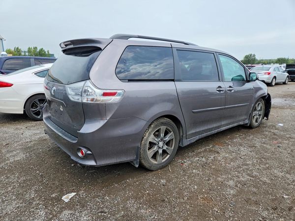 2017 TOYOTA SIENNA