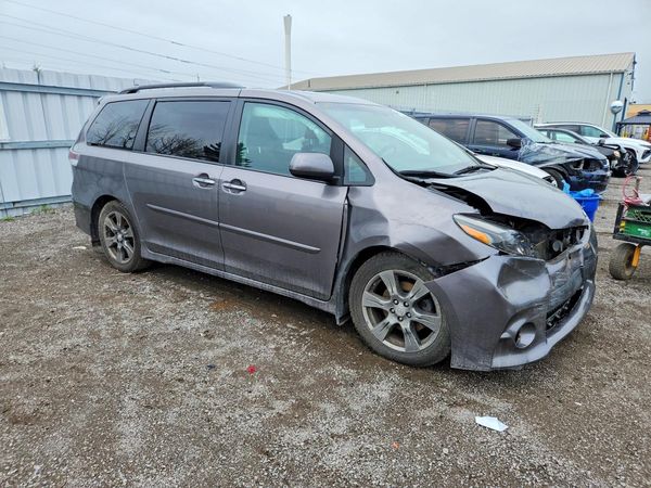 2017 TOYOTA SIENNA