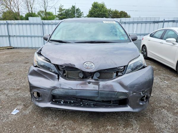 2017 TOYOTA SIENNA