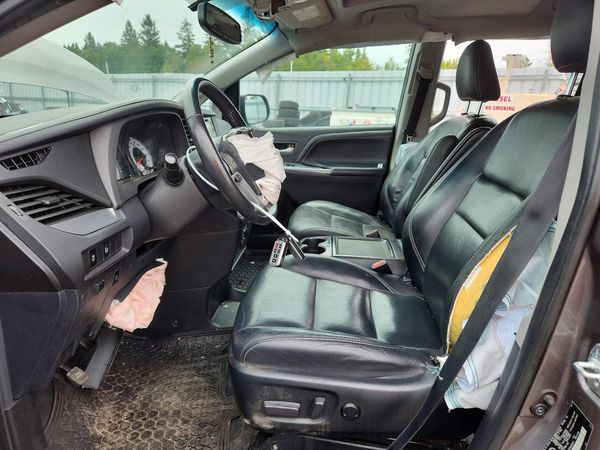 2017 TOYOTA SIENNA