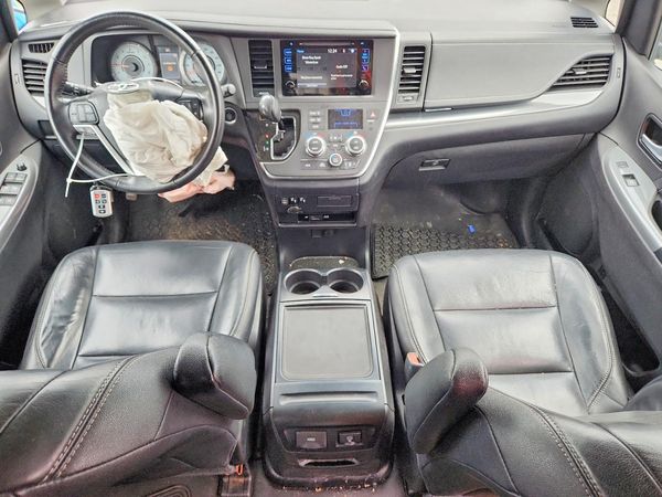 2017 TOYOTA SIENNA