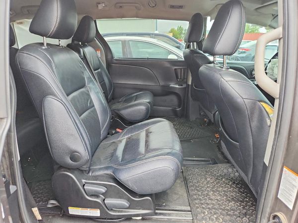 2017 TOYOTA SIENNA