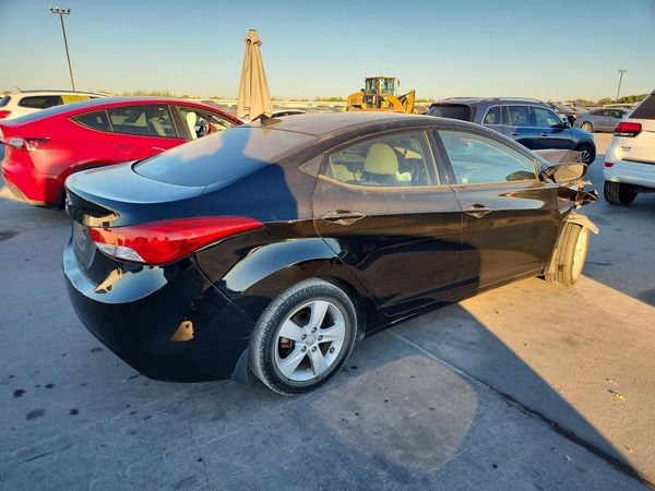 2013 HYUNDAI ELANTRA
