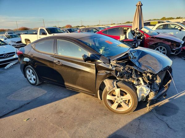 2013 HYUNDAI ELANTRA