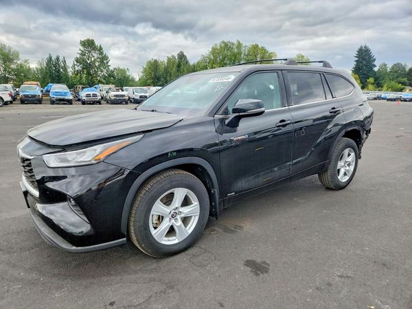 2020 TOYOTA HIGHLANDER LE