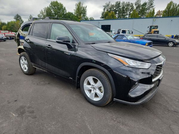 2020 TOYOTA HIGHLANDER LE