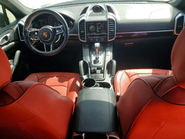 2016 PORSCHE CAYENNE