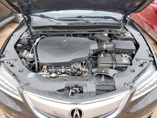 2015 ACURA TLX TECH V6 — Engine bay