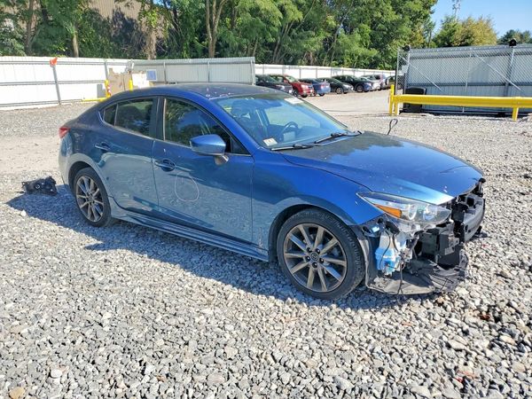 2018 MAZDA 3 Touring