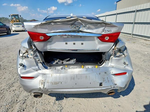 2015 INFINITI Q50