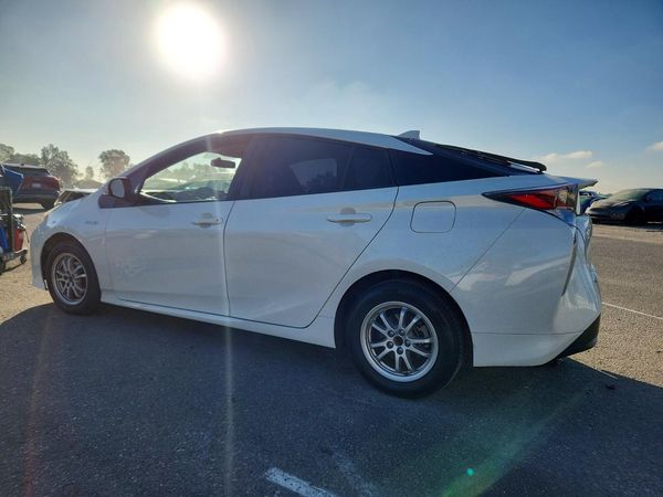 2016 TOYOTA PRIUS