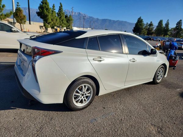 2016 TOYOTA PRIUS