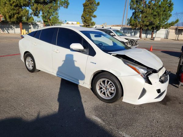 2016 TOYOTA PRIUS