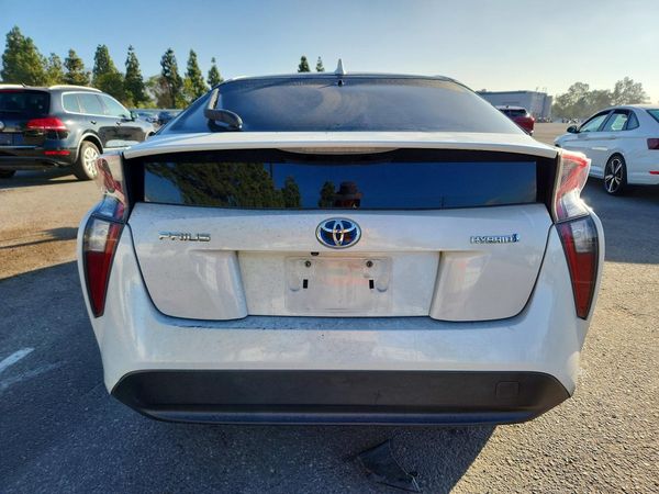 2016 TOYOTA PRIUS