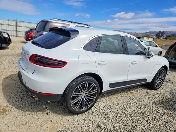2016 PORSCHE MACAN