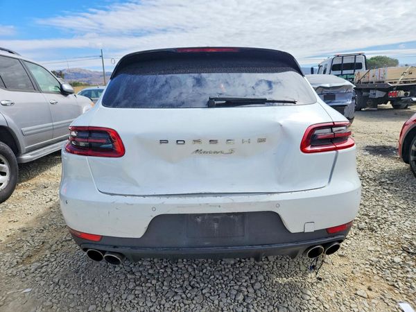 2016 PORSCHE MACAN