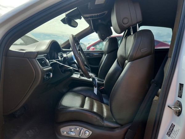 2016 PORSCHE MACAN