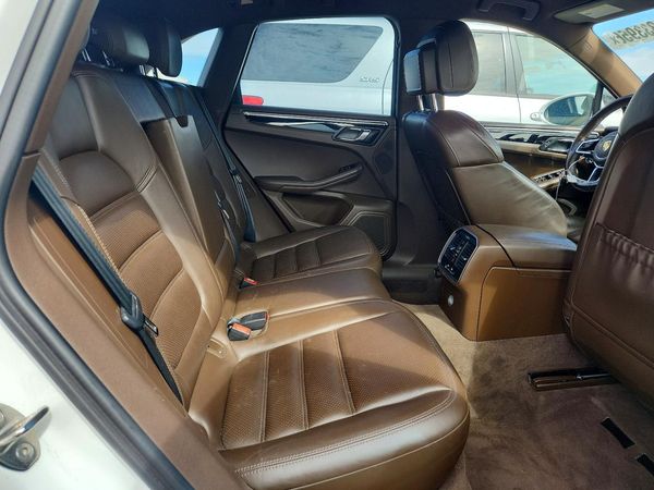 2016 PORSCHE MACAN