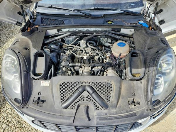 2016 PORSCHE MACAN