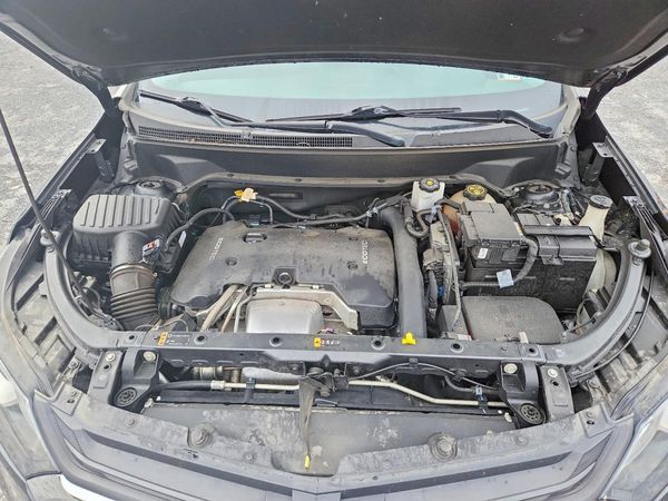2018 CHEVROLET EQUINOX LT (2LT) — Engine bay