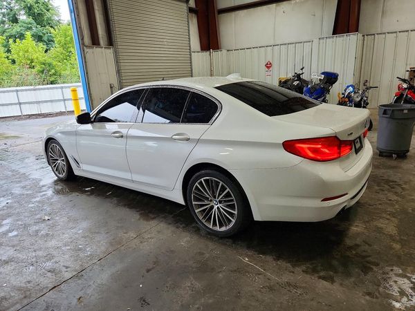 2020 BMW 530