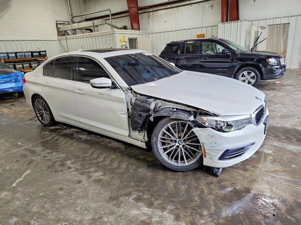 2020 BMW 530