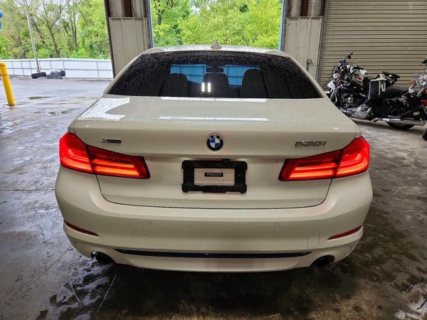 2020 BMW 530