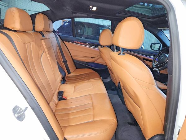 2020 BMW 530
