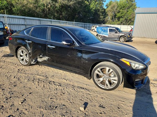 2015 INFINITI Q70