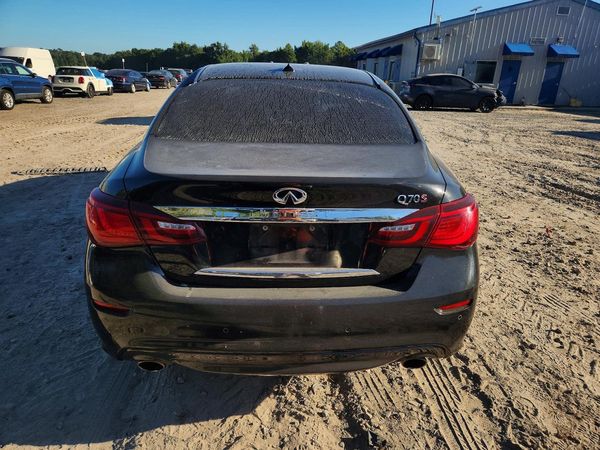 2015 INFINITI Q70
