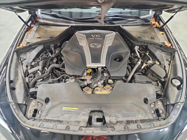 2017 INFINITI Q60 — Engine bay