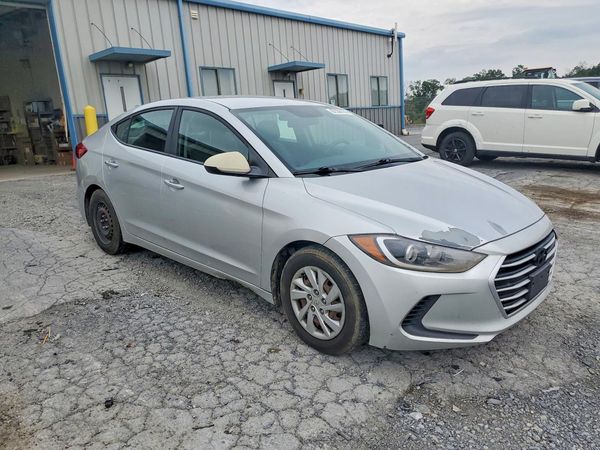2017 HYUNDAI ELANTRA SE Base