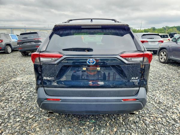 2022 TOYOTA RAV4 XLE