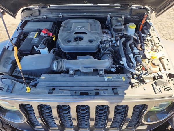 2021 JEEP WRANGLER UNLIMITED Unlimited Sahara 4XE — Engine bay
