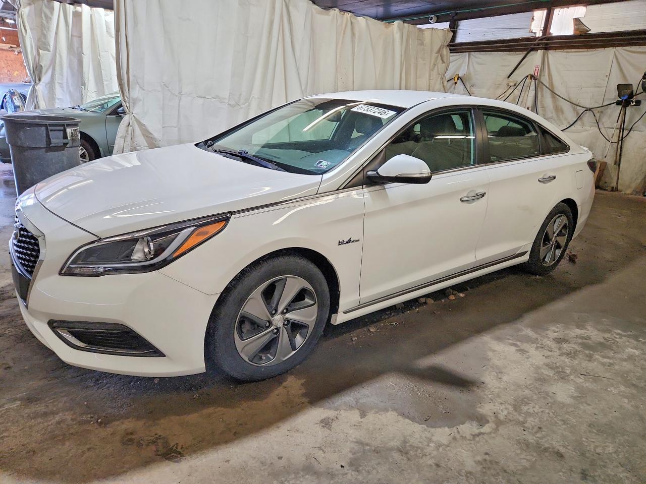 2016 HYUNDAI SONATA GLS (Middle) — Front 3/4
