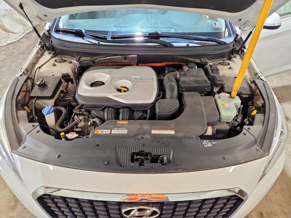 2016 HYUNDAI SONATA GLS (Middle) — Engine bay