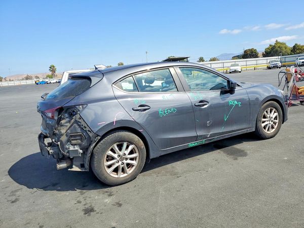 2016 MAZDA 3 SE