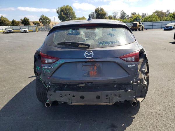2016 MAZDA 3 SE