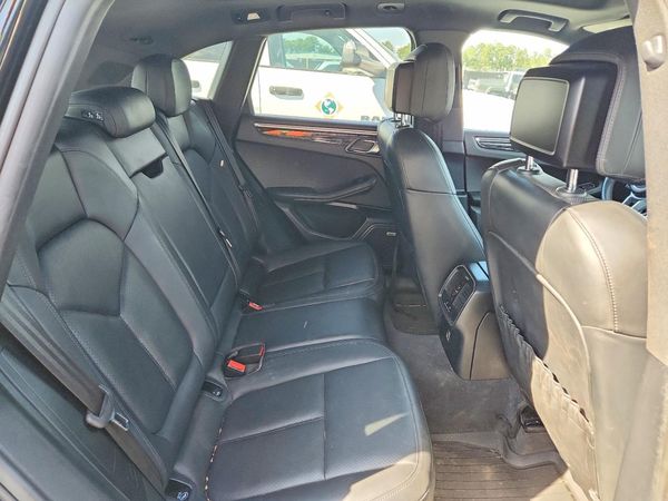 2019 PORSCHE MACAN