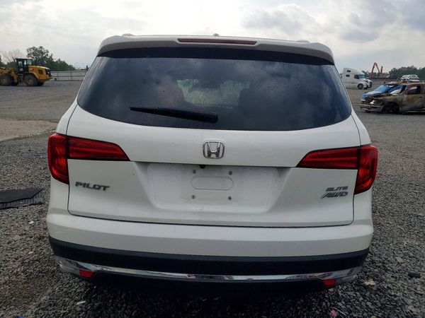 2017 HONDA PILOT Elite
