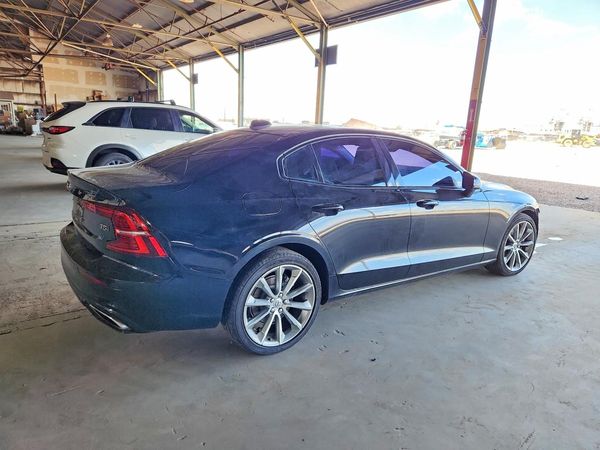 2021 VOLVO S60